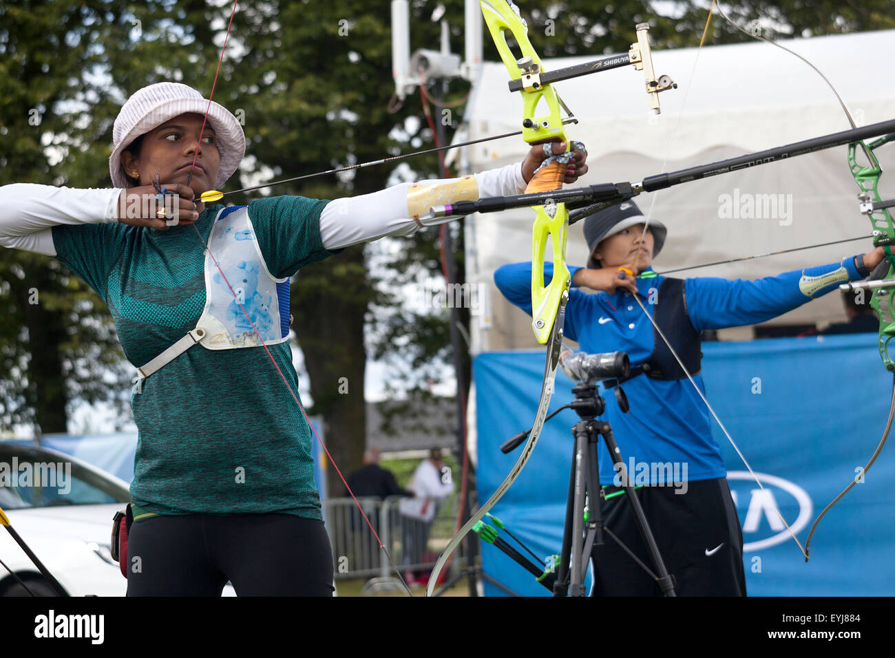Copenhagen, Denmark, July 30th, 2015: Indian archer Laxmirani  Mahji (L) and Shih-Chia Lin  competes in the World Archery Championships in Copenhagen during Thursday's individual matches  in recurve bow. Credit:  OJPHOTOS/Alamy Live News Stock Photo
