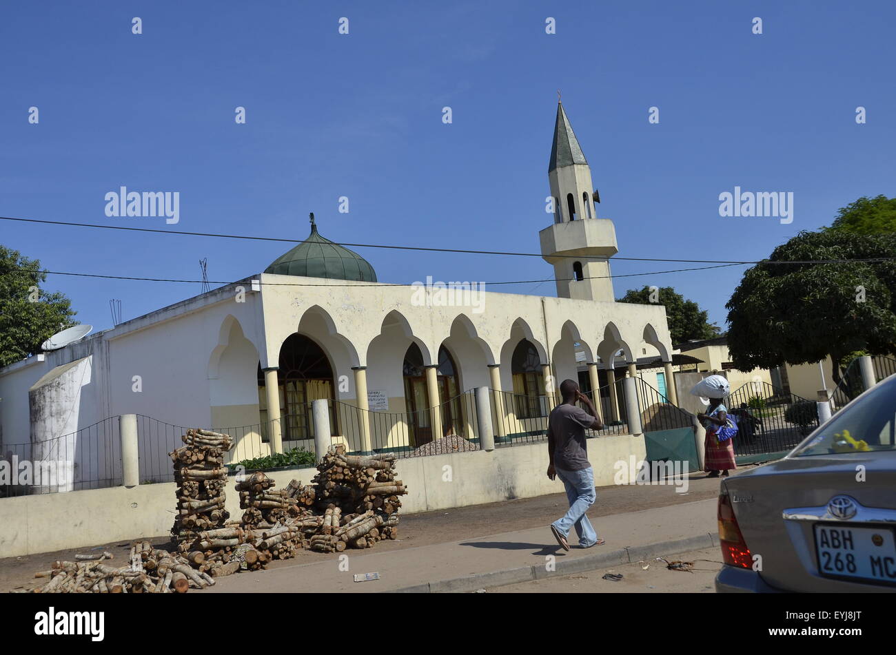 Roadside scenes of life from Inhambane to Maputo, Mozambique, Dec 2015 Stock Photo