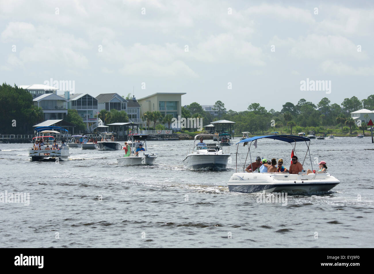 Recreational boat traffic on Steinhatchee River, Steimnhatchee, FL Stock Photo