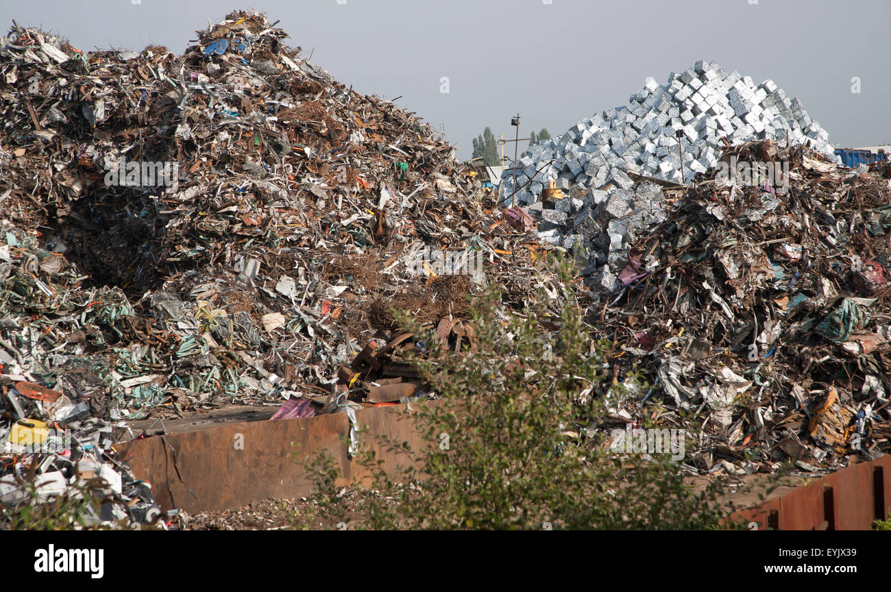 Scrap metal uk people hires stock photography and images Alamy