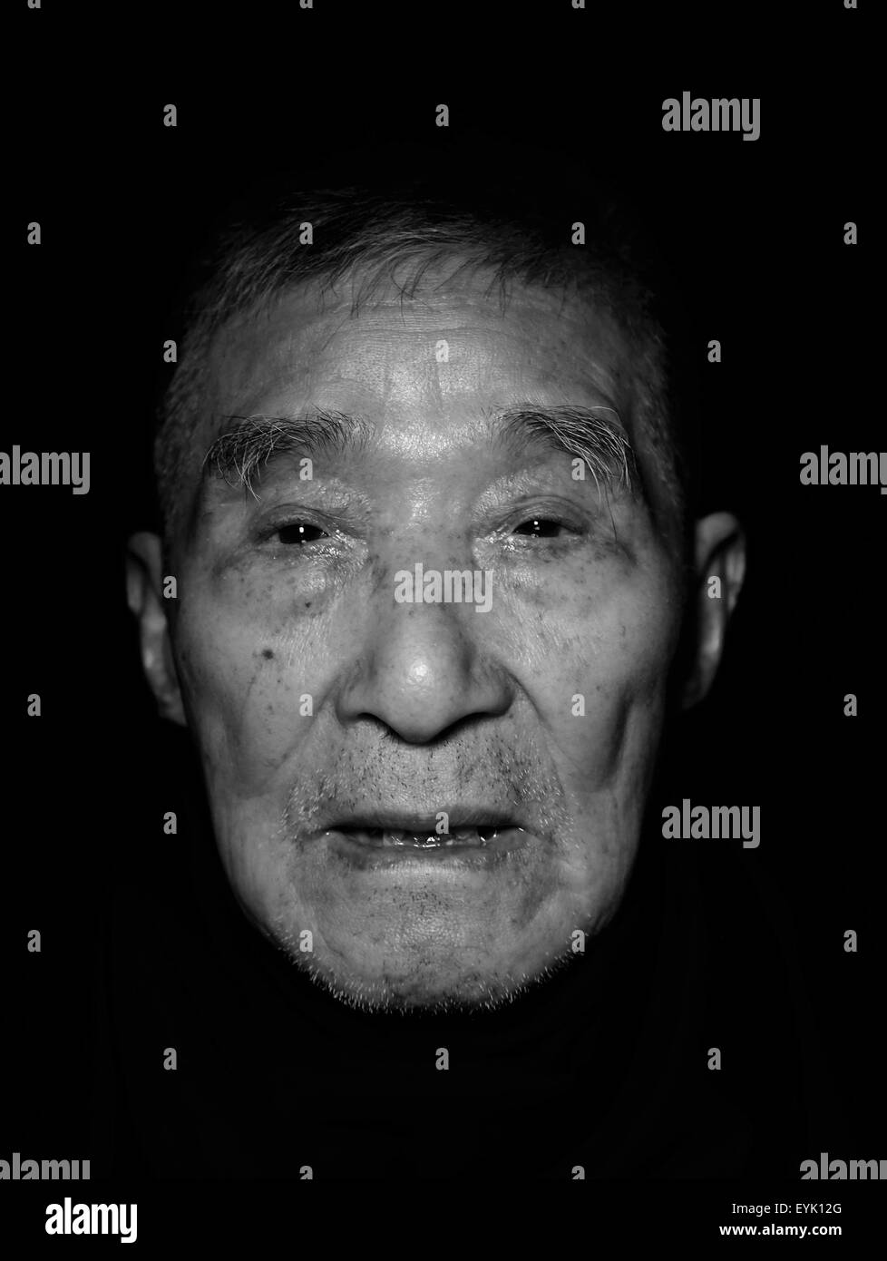 Chn. 30th Mar, 2015. CHINA - March 30 2015: (EDITORIAL USE ONLY. CHINA OUT)(MINIMUM PRICE: 100 USD)Luan Dequn: Male, born in 1918, now lives in Wuxi Jiangsu. After graduation from 18th term of Huangpu Military Academy he worked as second lieutenant in Supply Regiment 8th War Distrcit, then transfered as a Captain in 7th Section 1st Office Defence Ministry. It's been 70 years since the Second World War ended and Japan surrendered unconditionally on 15 August 1945, but do you know how we earned the peace and what kind of stories behind these seemingly odinary seniors who pass by on the stree Stock Photo