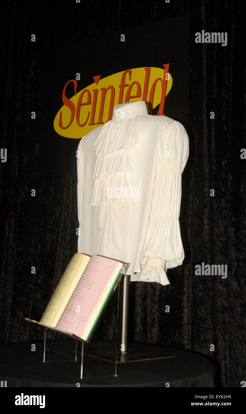 naald Behoren Additief The puffy shirt from episode 66, "The Puffy Shirt" episode of Seinfeld at  the Smithsonian National Museum of American History in Washington, D.C..  Jerry Seinfeld took part in a ceremony to donate