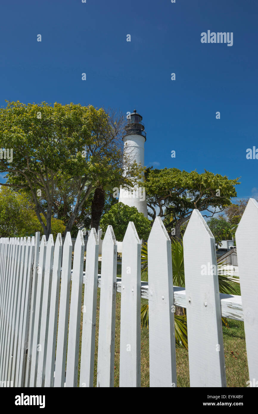 WHITE PICKET FENCE LIGHTHOUSE MUSEUM OLD TOWN HISTORIC DISTRICT KEY WEST FLORIDA USA Stock Photo