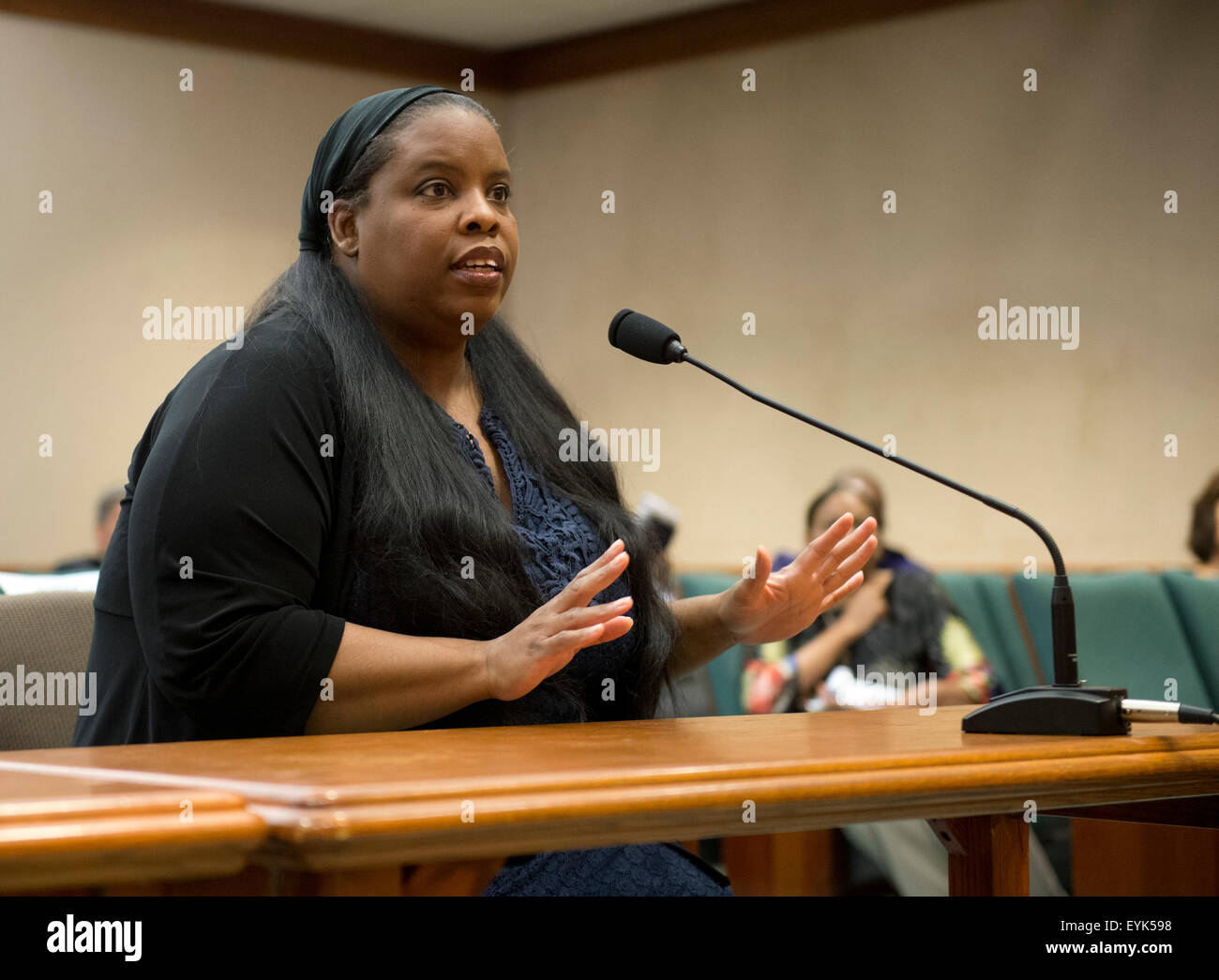 Austin, Texas USA July 30, 2015: Janet Baker, who lost a son in a Texas police shooting in Houston, speaks as Texas officials continue to investigate the death of Sandra Bland, who died July 13th in the Waller County jail after a traffic stop near Houston. The hearing at the Texas Capitol drew dozens of legislators and activists wanting answers after Bland's apparent jail suicide. Credit:  Bob Daemmrich/Alamy Live News Stock Photo