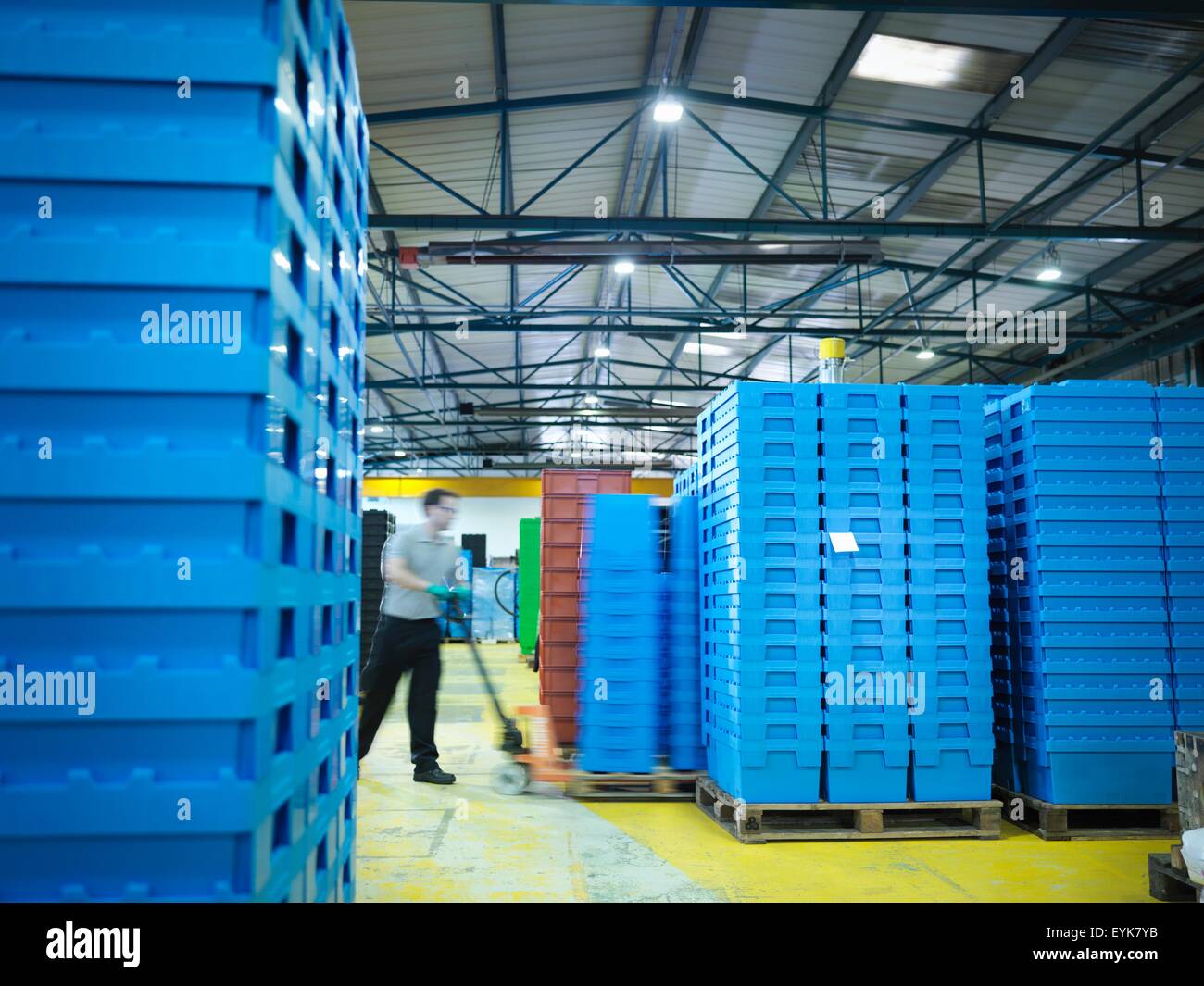 Worker warehouse plastic crate hires stock photography and images Alamy