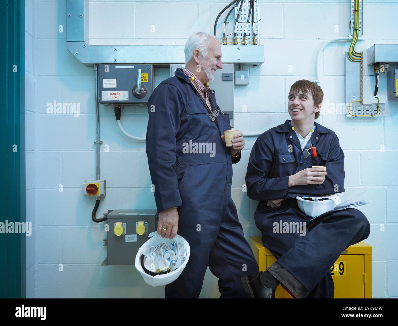 Senior and apprentice engineers hi-res stock photography and images - Alamy