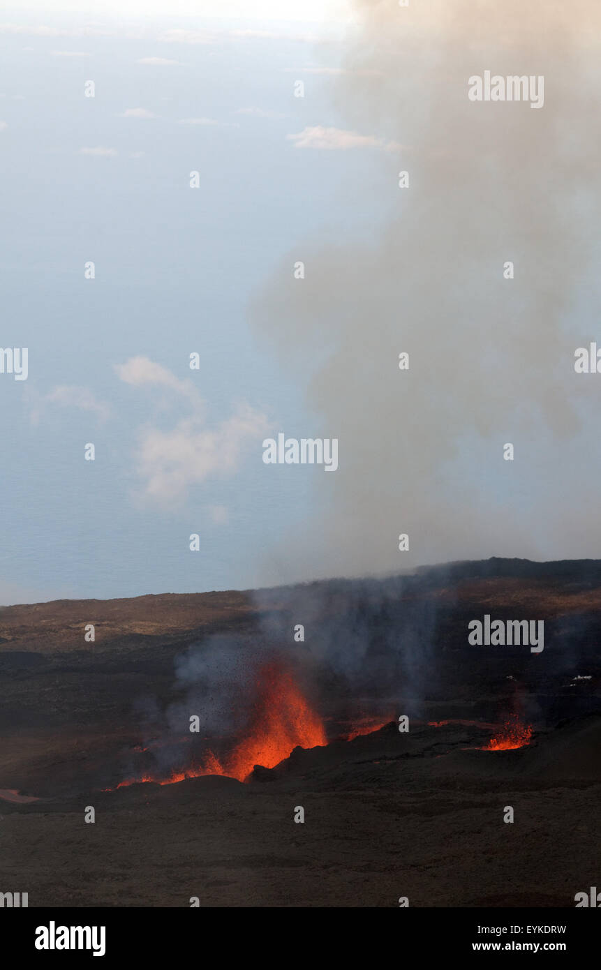 July 31, 2015 - Sainte-Rose, Reunion island, France - View of the eruption (started at 10:00 am) of Piton de la Fournaise volcano, from the place of Piton Partage © Valerie Koch/ZUMA Wire/Alamy Live News Stock Photo