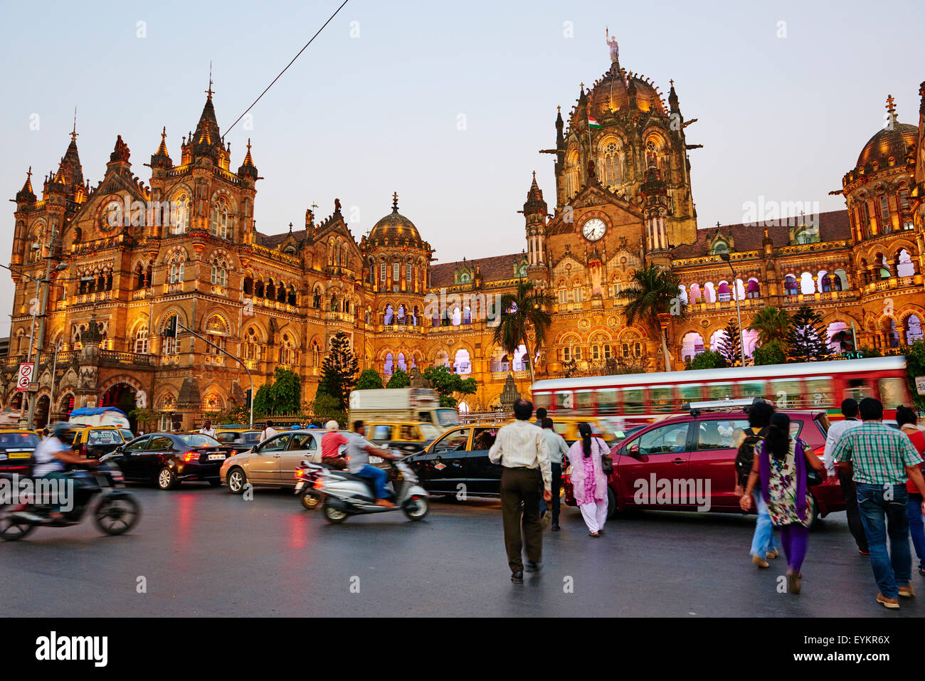 India, Maharashtra, Mumbai (Bombay), Victoria Terminus railways station or  Chhatrapati Shivaji Stock Photo