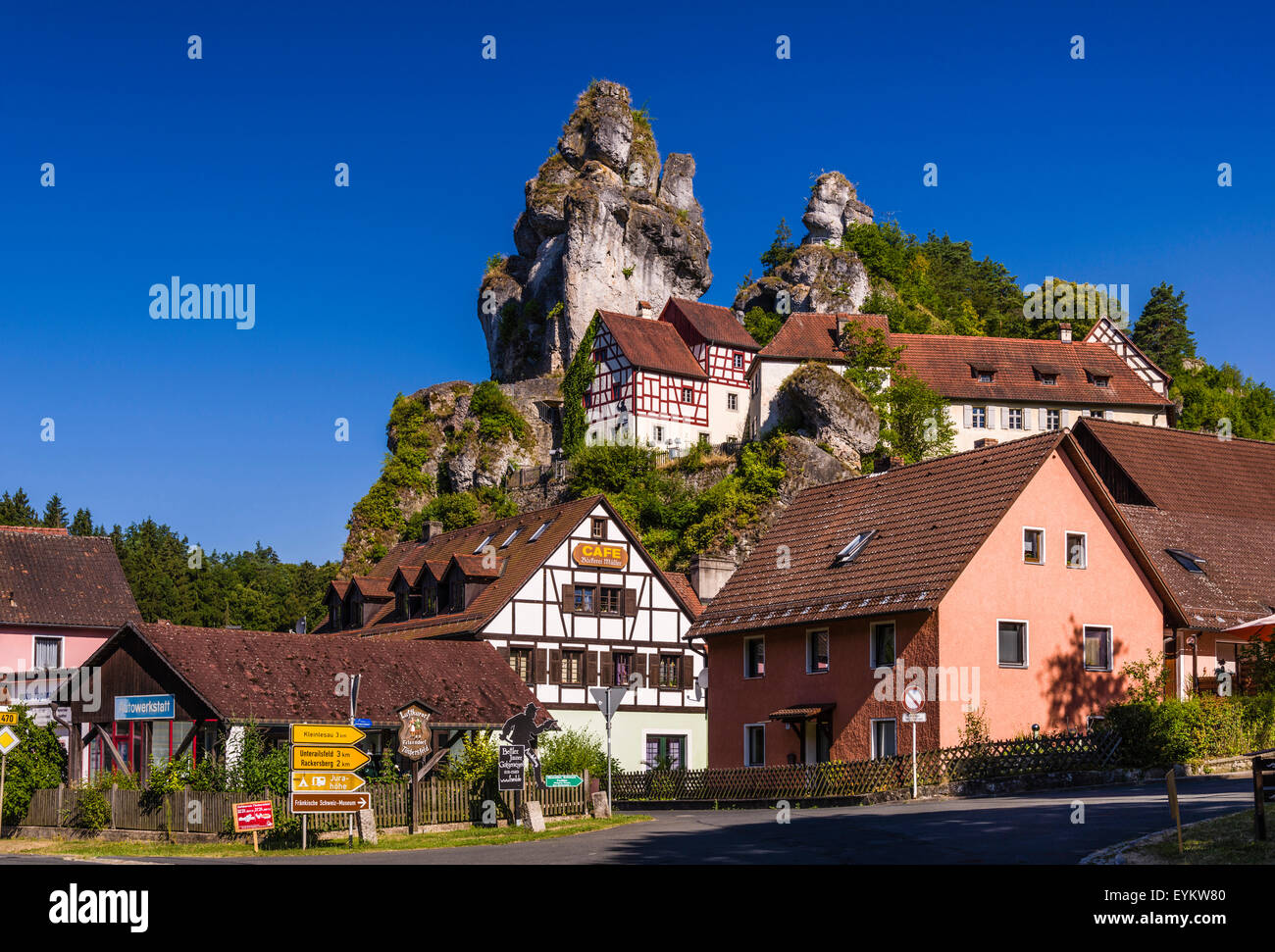 Germany, Bavaria, Upper Franconia, Franconian Switzerland, Tüchersfeld (village built on rocks