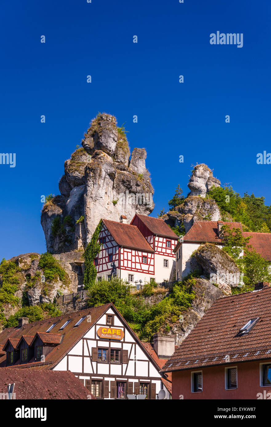 Germany, Bavaria, Upper Franconia, Franconian Switzerland, Tüchersfeld (village built on rocks