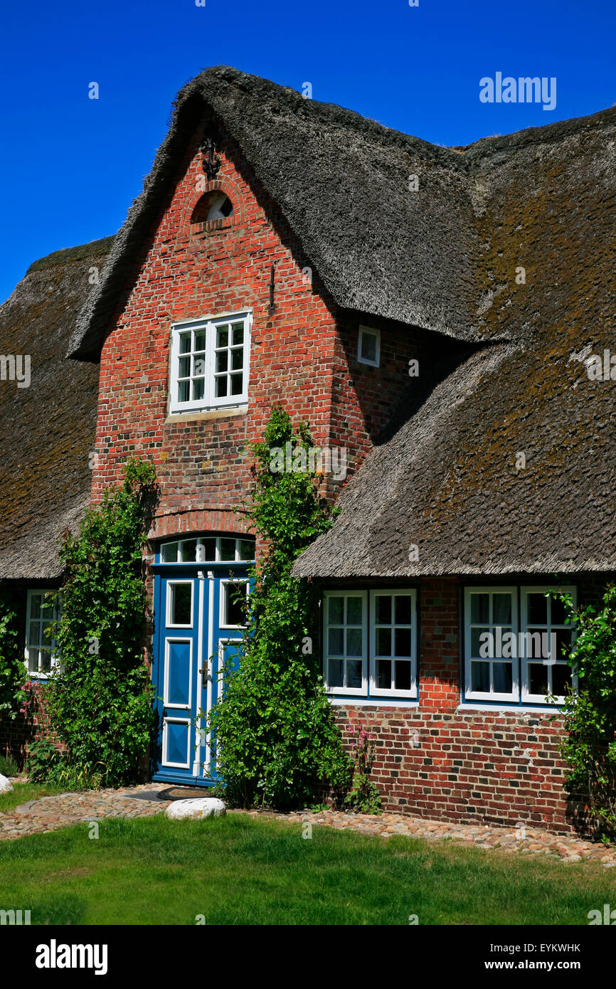 Frisian's house 'Hues Bi of Kiar' at meadow way in Wenningstedt on Sylt, Stock Photo