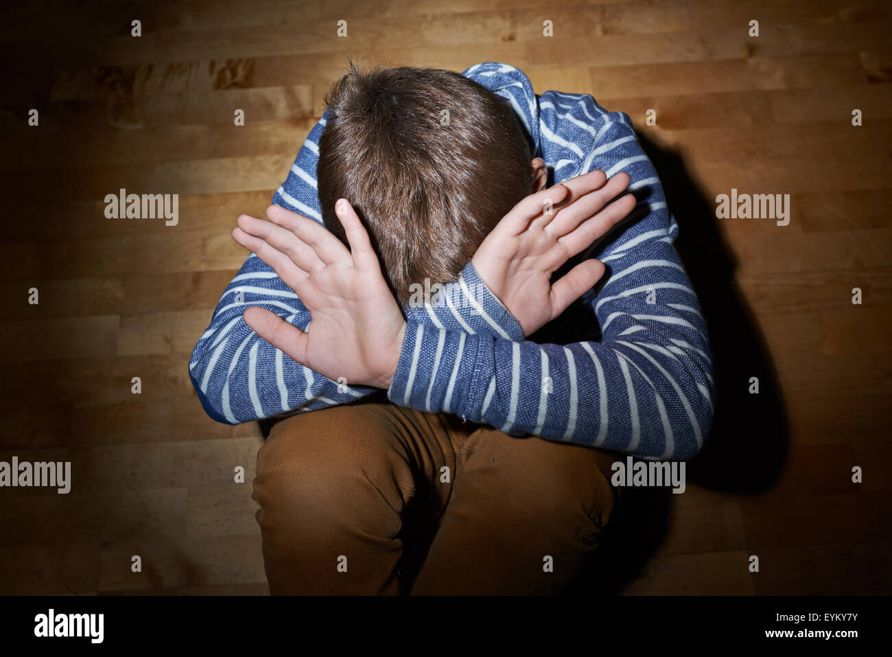 Принуждение несовершеннолетнего. Женщины домашнее насилие. Подросток обиделся. Принуждение несовершеннолетнего. Принуждение несовершеннолетнего.