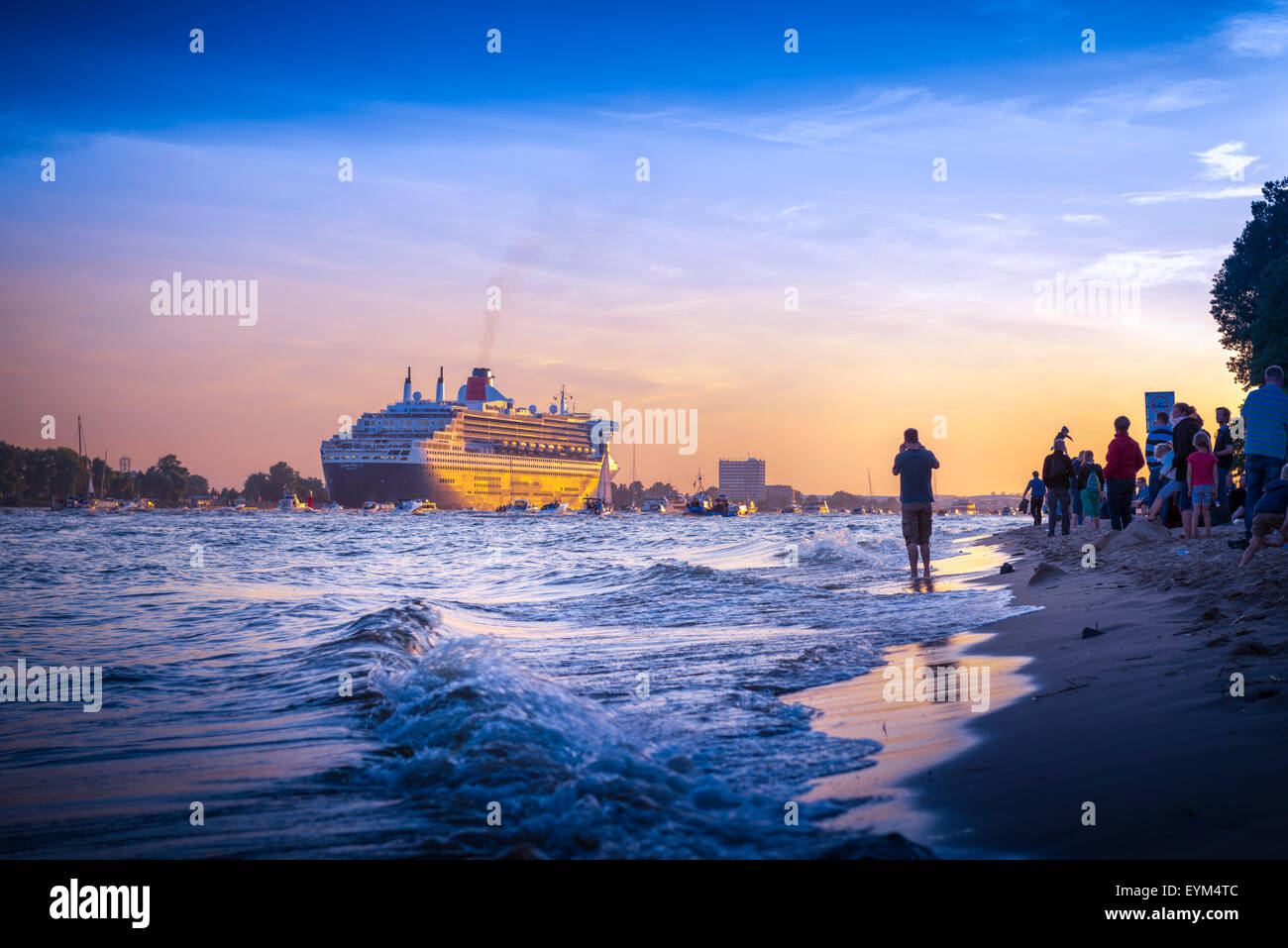 Germany, Hamburg, Elbe (river), Övelgönne, cruise ship, Queen, Queen Mary 2, Stock Photo