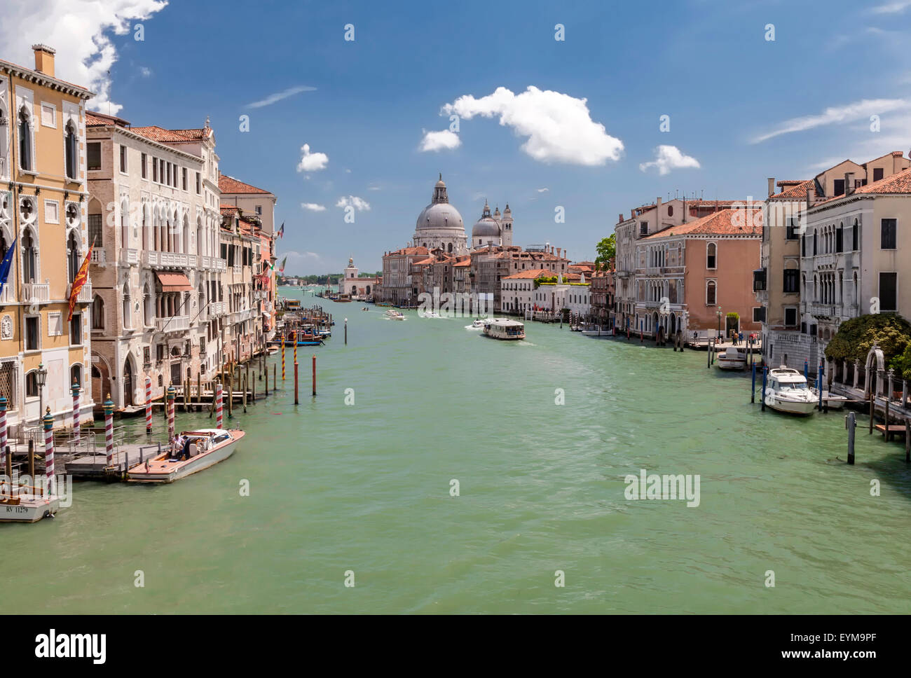 Canale Grande in Venedig mit Santa Maria della Salute Stock Photo