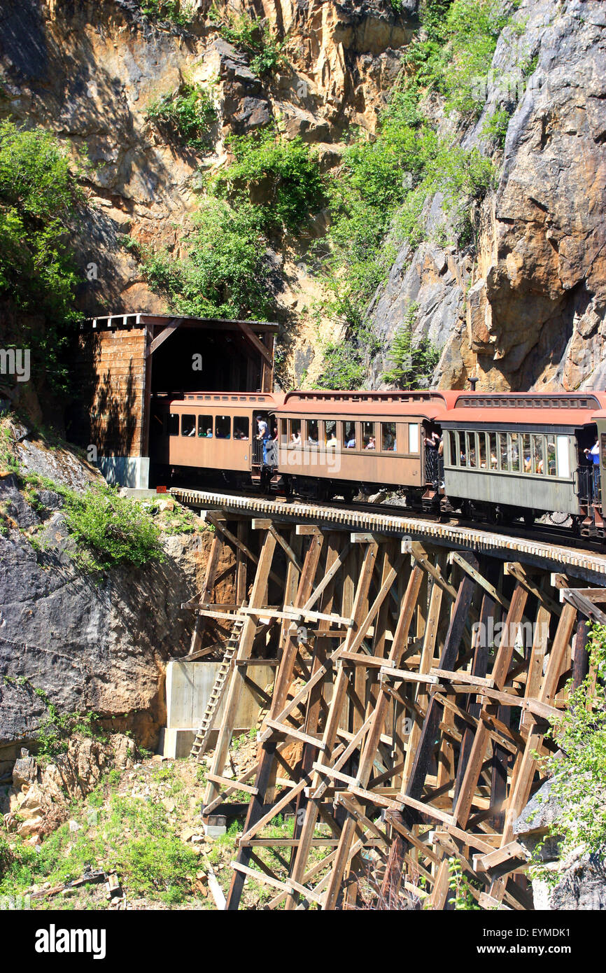 Mountain train tunnel hires stock photography and images Alamy