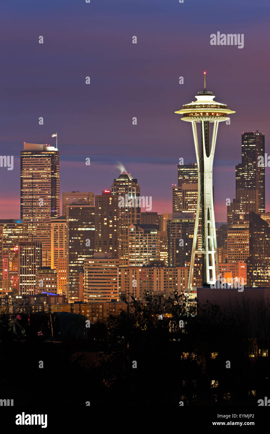 Seattle skyline at twilight with clouds, Mount Rainier in the background,  Washington State, USA Stock Photo - Alamy