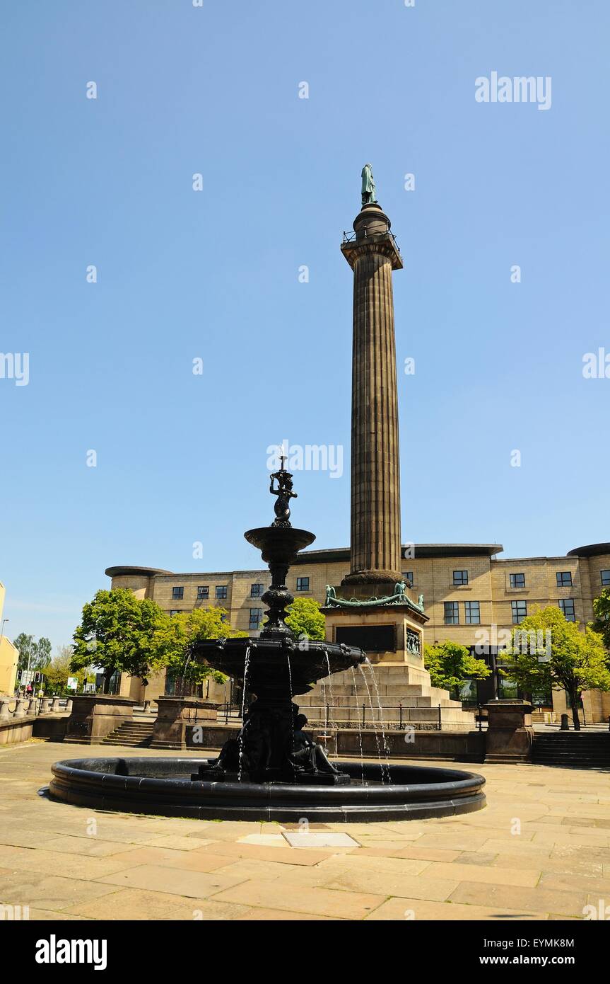 The Steble Fountain with Wellingtons Column to the rear, Liverpool, Merseyside, England, UK, Western Europe. Stock Photo