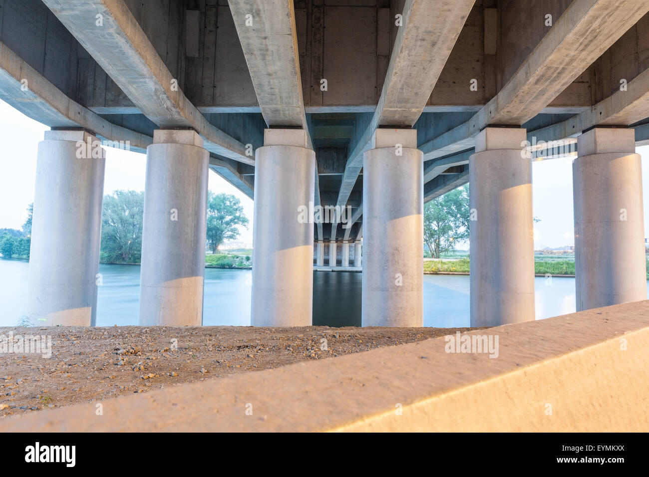 Bridge pillars hires stock photography and images Alamy