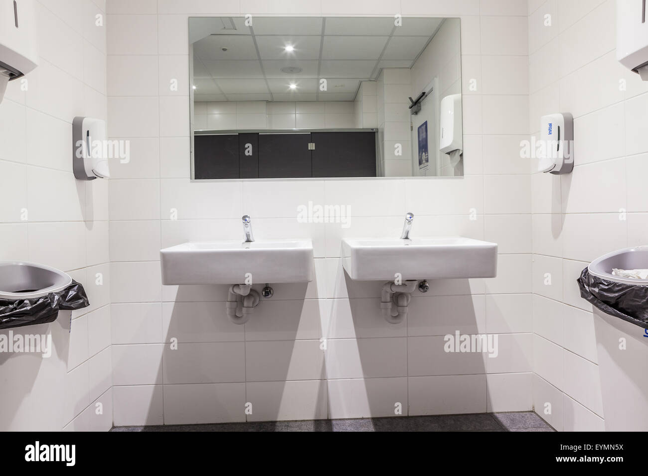Toilet flush tank hires stock photography and images Alamy