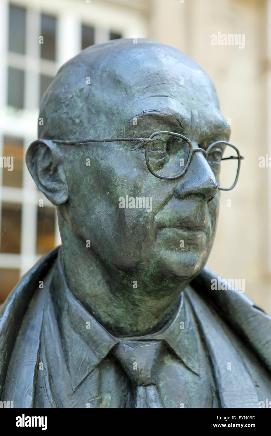 Philip Larkin And Statue And Hull Stock Photos & Philip Larkin And ...