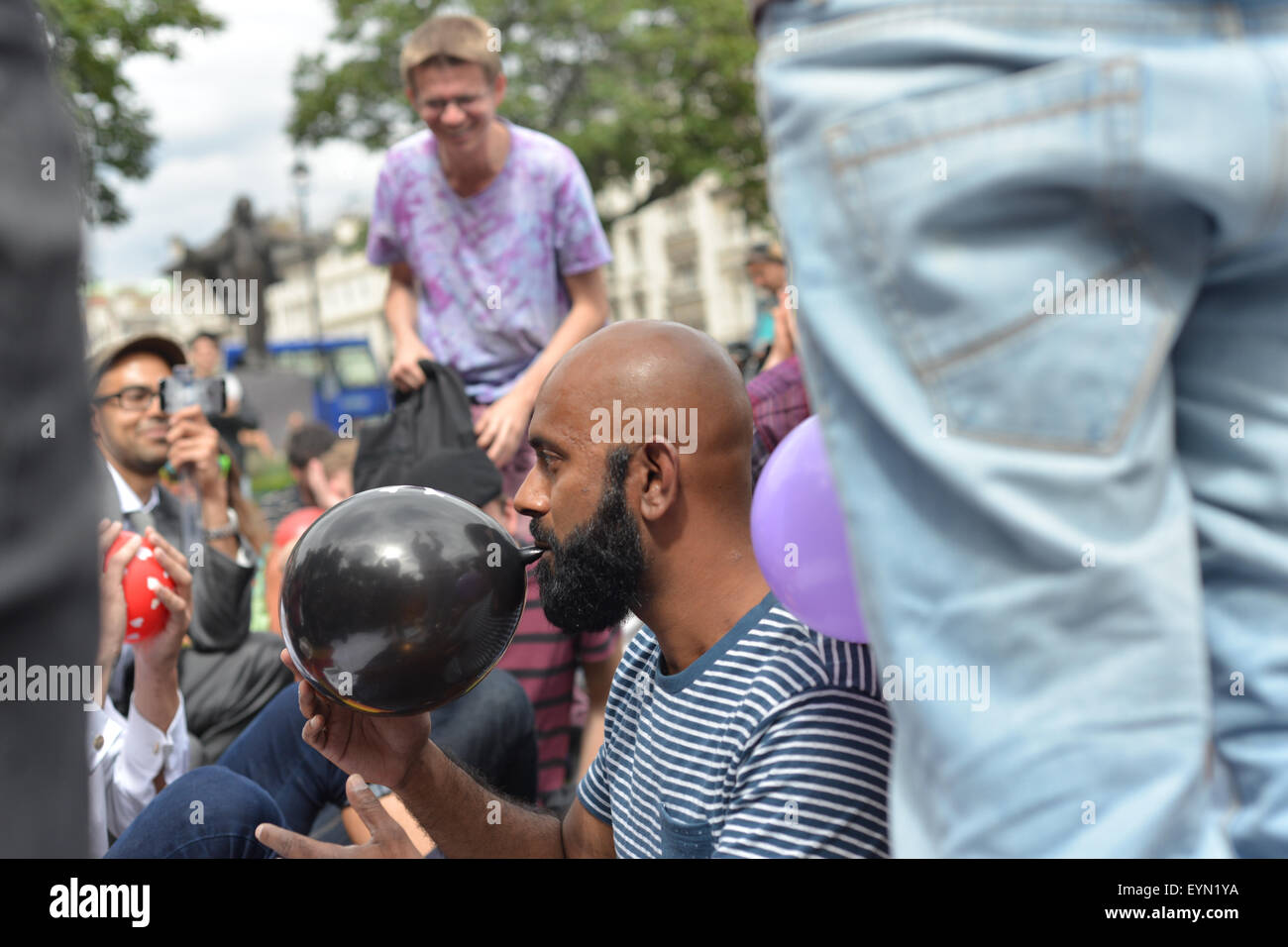 Parliament Square, London, UK. 1st August 2015. Protesters inhale nitrous oxide in Parliament Square. © Matthew Chattle/Alamy Li Stock Photo