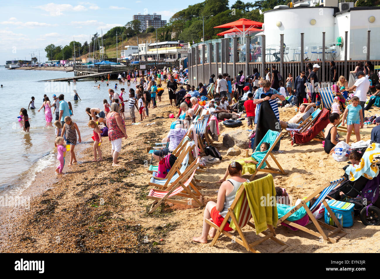 The warm and sunny weekend weather brings out the crowds to Southend Beach Credit:  Imageplotter/Alamy Live News Stock Photo
