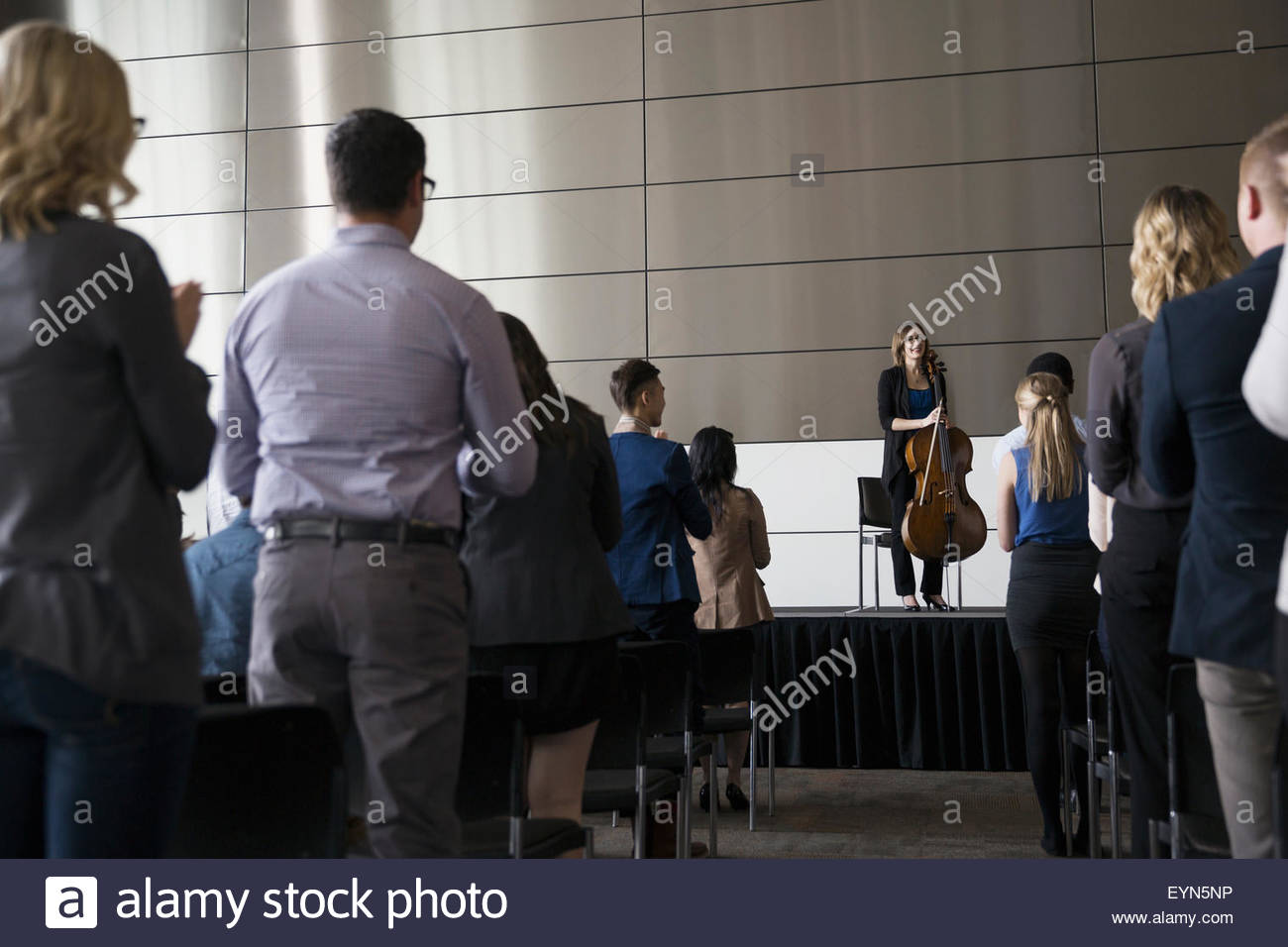 Standing ovation hires stock photography and images Alamy