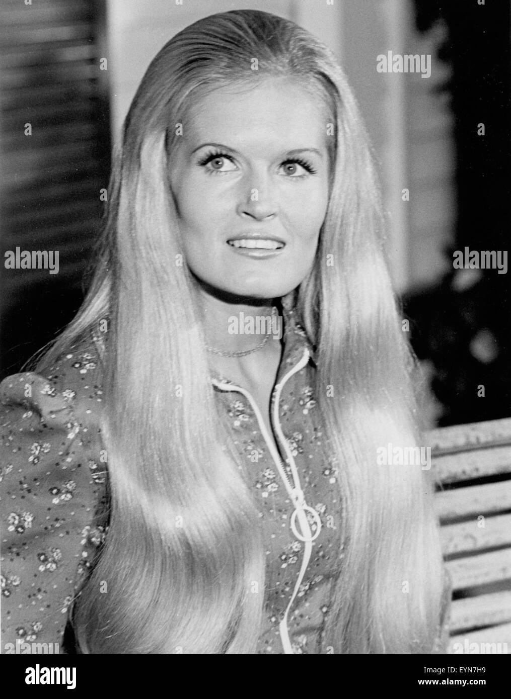 File. 1st Aug, 2015. US country singer LYNN ANDERSON (September 26, 1947 - July 31, 2015) best known for her worldwide 1971 hit (I Never Promised You a) Rose Garden, has died, aged 67. She had been in hospital in Nashville, where she suffered a heart attack on Thursday. Other US hits included You're My Man, How Can I Unlove You? and Top of the World. Pictured: c. 1970's - Lynn Anderson. © Globe Photos/ZUMAPRESS.com/Alamy Live News Stock Photo