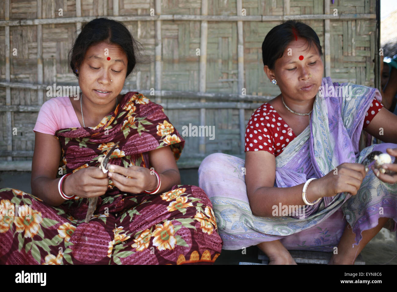 Bangladesh. 30th July, 2015. Usha Barman (L), 22, and Binodini Barman (R), 22, cuts vegetables for their lunch at Dalaha-Khagrabari in the Bangladeshi district of Panchagarh, on July 30, 2015. Bangladesh and India will this week finally swap tiny islands of land, ending one of the world's most difficult border disputes that has kept thousands of people in stateless limbo for almost 70 years. © Suvra Kanti Das/ZUMA Wire/Alamy Live News Stock Photo