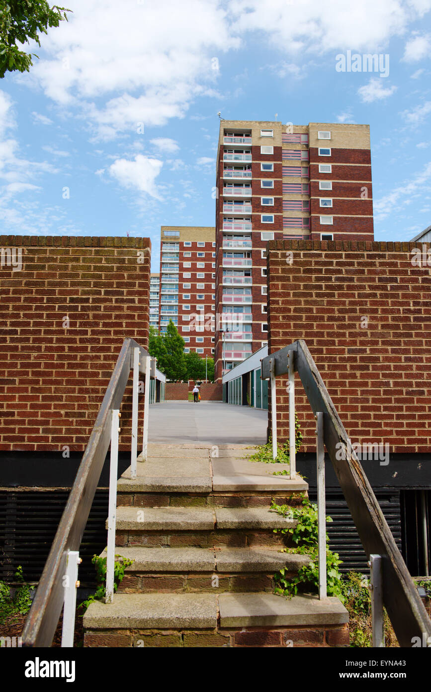 1960s tower block uk hi-res stock photography and images - Alamy