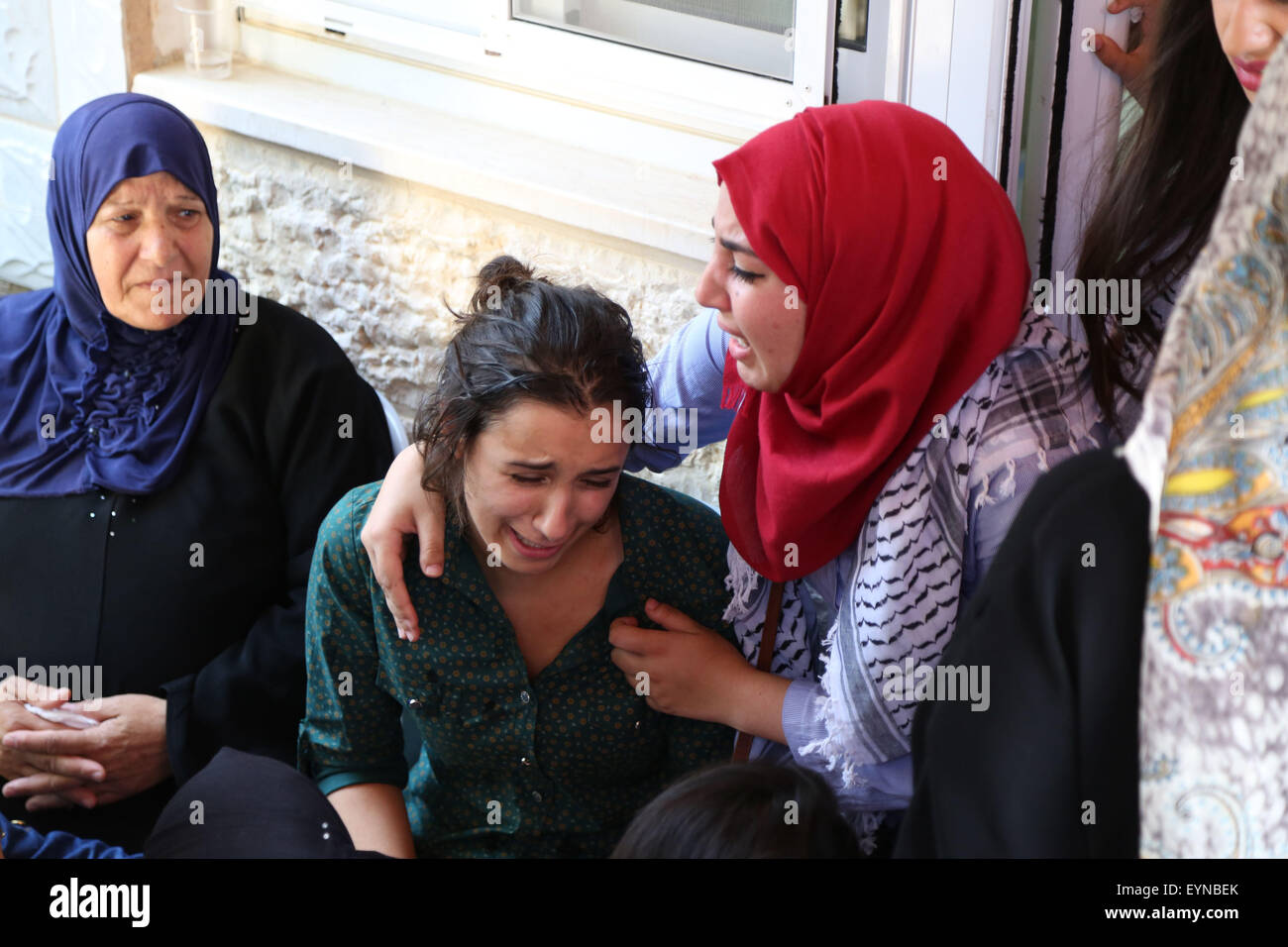 Ramallah. 1st Aug, 2015. Relatives of Palestinian youth Layth el-Khaldi mourn during his funeral near the West Bank city of Ramallah on Aug. 1, 2015. A 19-year-old Palestinian died early on Saturday of his wounds he sustained and had during clashes with Israeli soldiers, which broke out on Friday evening in the West Bank, medics said. Credit:  Fadi Arouri/Xinhua/Alamy Live News Stock Photo