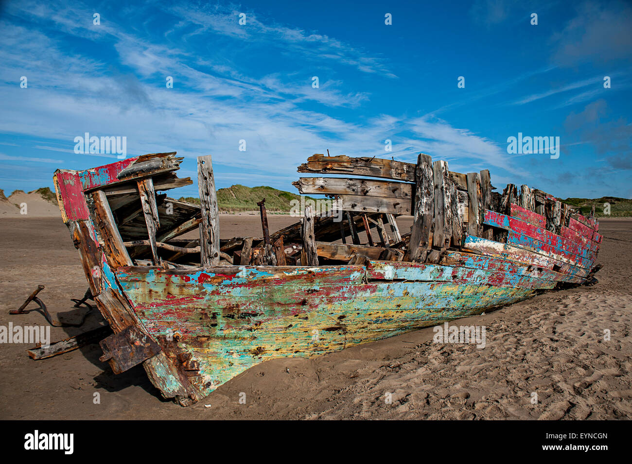 Wrecked old boat on the sands at Crow point North Devon Stock Photo - Alamy