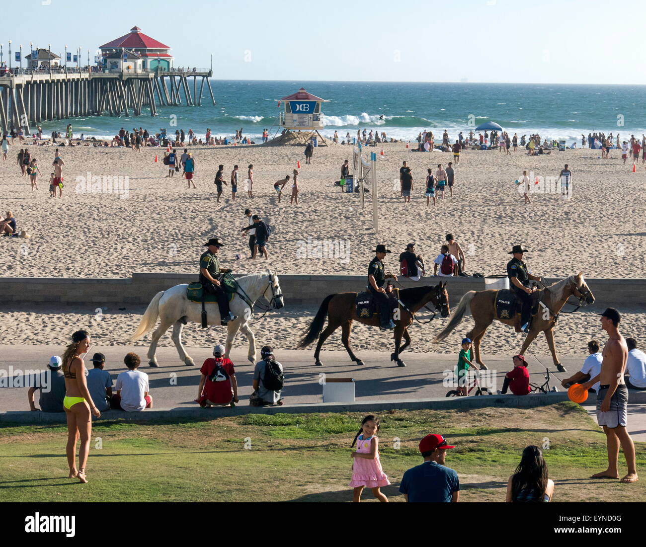 Huntington Beach, California, USA. 31st July, 2015. Noticeable Police on horse presence at the Vans US Open of Surfing. Credit:  Sean Dufrene/ZUMA Wire/ZUMAPRESS.com/Alamy Live News Stock Photo