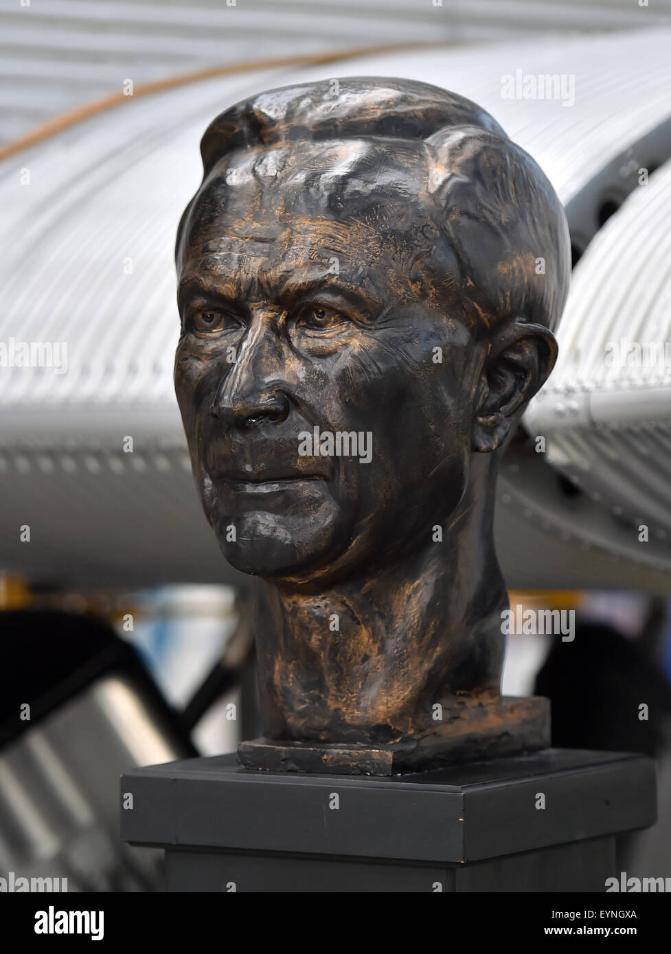 Dessau, Germany. 21st July, 2015. A bust of aviation pioneer Hugo Junkers at the Technikmuseums Hugo Junkers (Hugo Junkers technical museum) in Dessau, Germany, 21 July 2015. A the museum's seniors' working group has made an accurate recomstruction of the world's first all-metal civilian aircraft - a Junkers F13 - albeit without a functioning motor, in Dessau, Germany, 21 July 2015. PHOTO: HENDRIK SCHMIDT/DPA/Alamy Live News Stock Photo