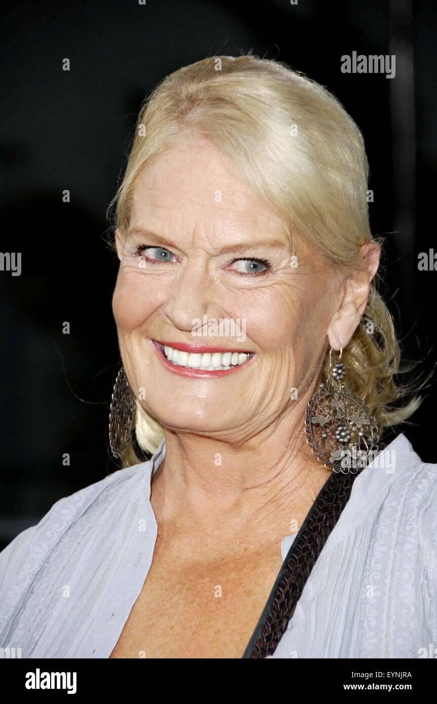 File. 1st Aug, 2015. US country singer LYNN ANDERSON (September 26, 1947 - July 31, 2015) best known for her worldwide 1971 hit (I Never Promised You a) Rose Garden, has died, aged 67. She had been in hospital in Nashville, where she suffered a heart attack on Thursday. Other US hits included You're My Man, How Can I Unlove You? and Top of the World. Pictured: Sept. 6, 2006 - Hollywood, California, U.S. - K49559MGE.Lynn Anderson during the premiere of the new movie from Columbia Pictures' Gridiron Gang, held at Grauman's Chinese Theatre. (Credit Image: © Michael Germana/Globe Photos/ZUMAPRE Stock Photo