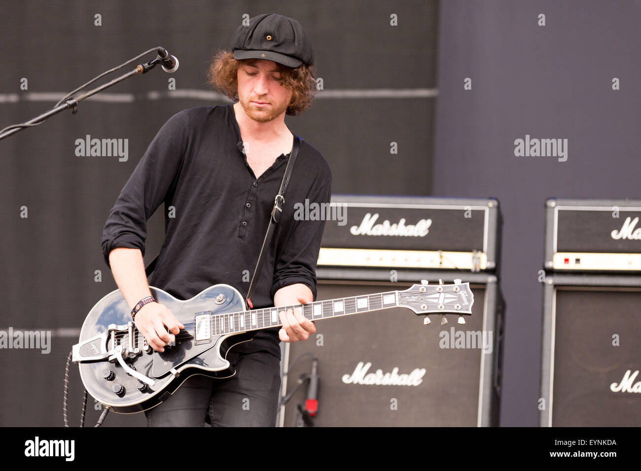 Chicago, Illinois, USA. 1st Aug, 2015. Guitarist JOHNNY BOND of Catfish and the Bottlemen