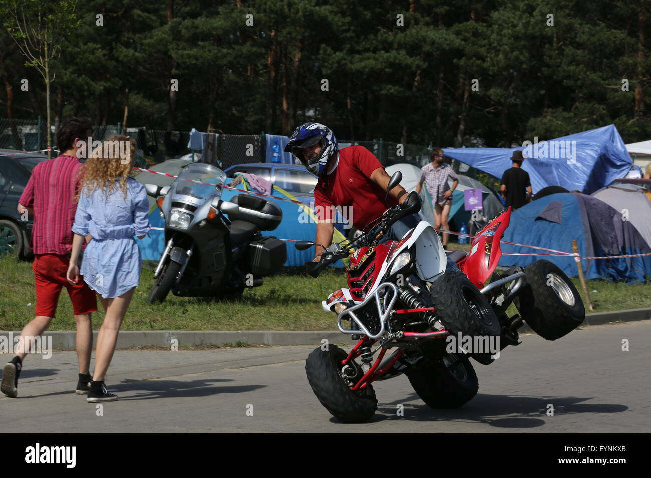 Küstrin an der Oder, Poland. 01st Aug, 2015. Visitors came to the festival and stop in Küstrin. Hundreds of thousands of attendees enjoy one of Europe's largest non-commercial open-air events, the Woodstock Stop Festival Open Air music festival in Kostrzyn. Credit:  Simone Kuhlmey/Pacific Press/Alamy Live News Stock Photo