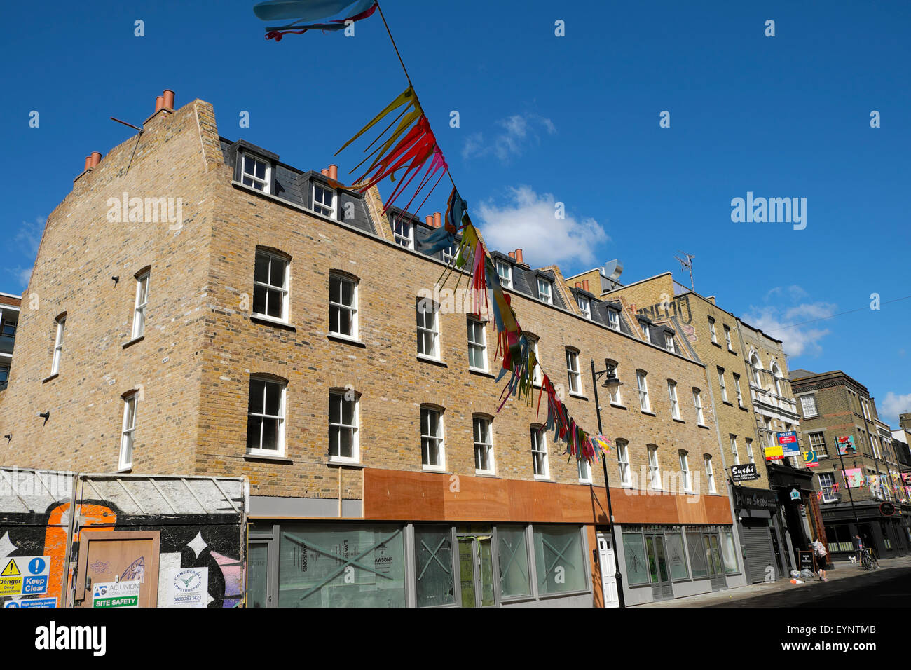 Flats above shops hires stock photography and images Alamy