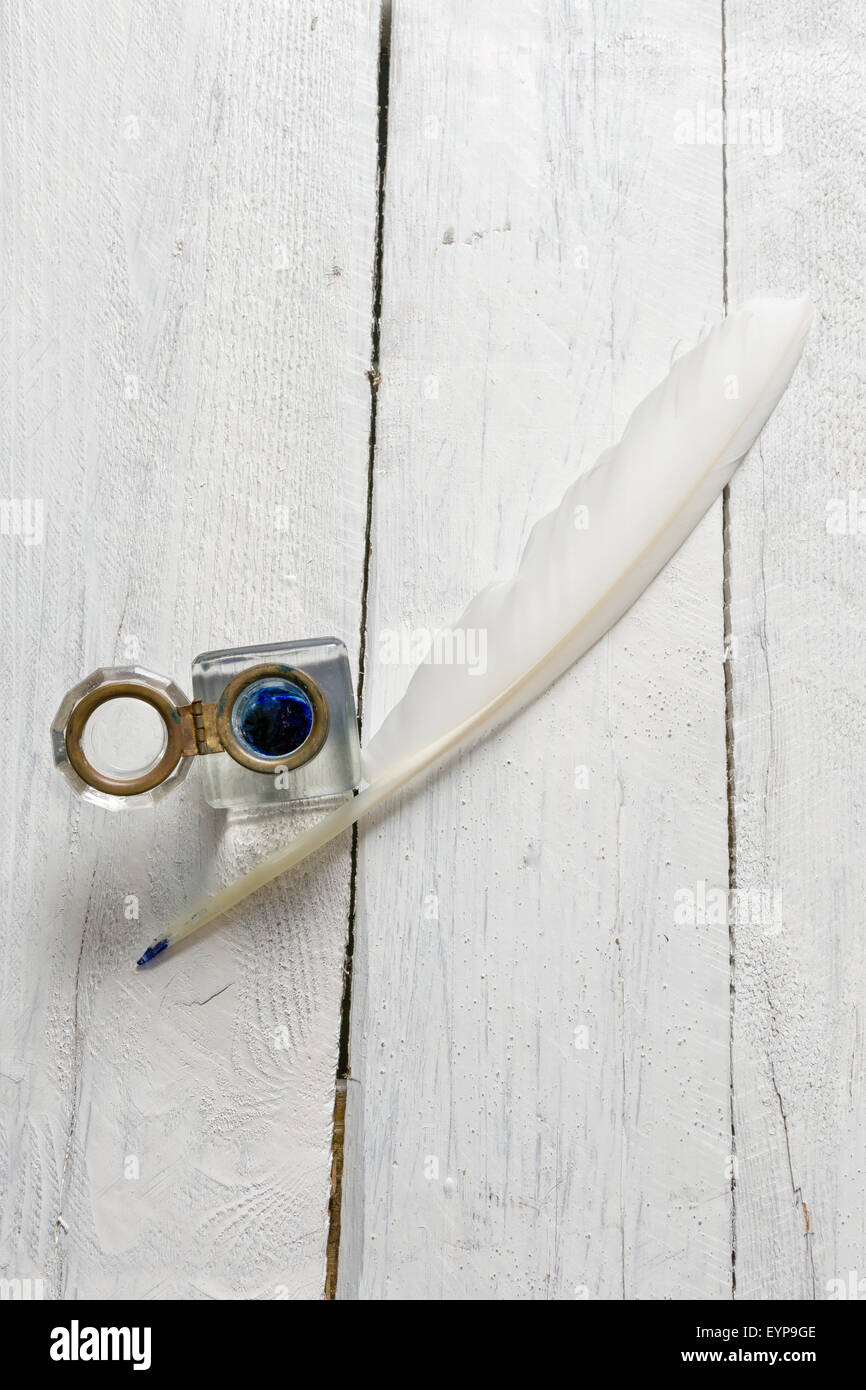 Ink pot and quill pen hires stock photography and images Alamy