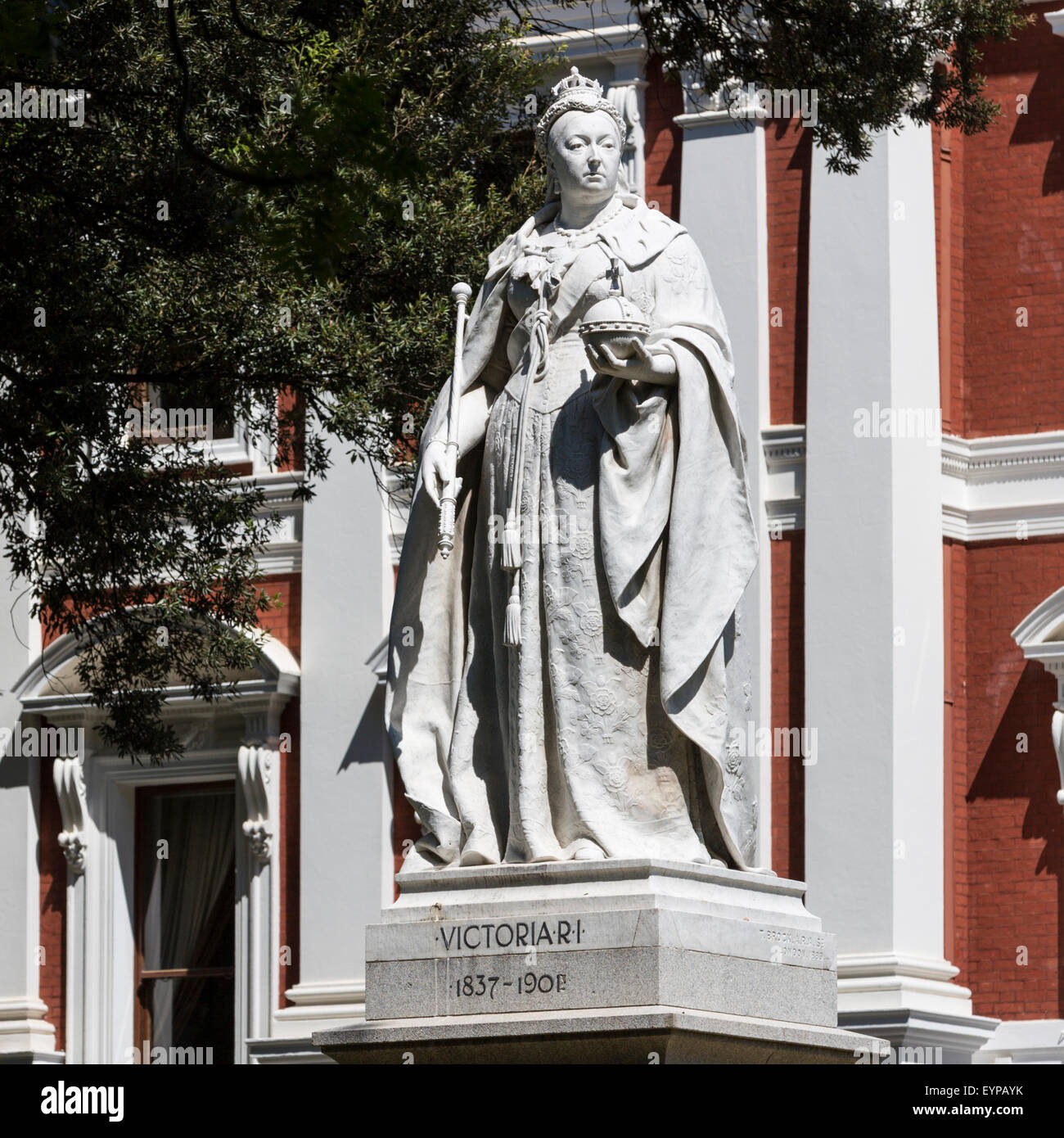 Statue of Queen Victoria in Government St in front of Parliament, Cape Town, South Africa Stock Photo