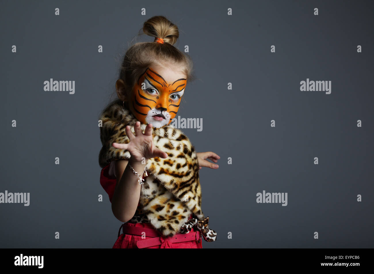 Girl with tiger face painting hi-res stock photography and images - Alamy