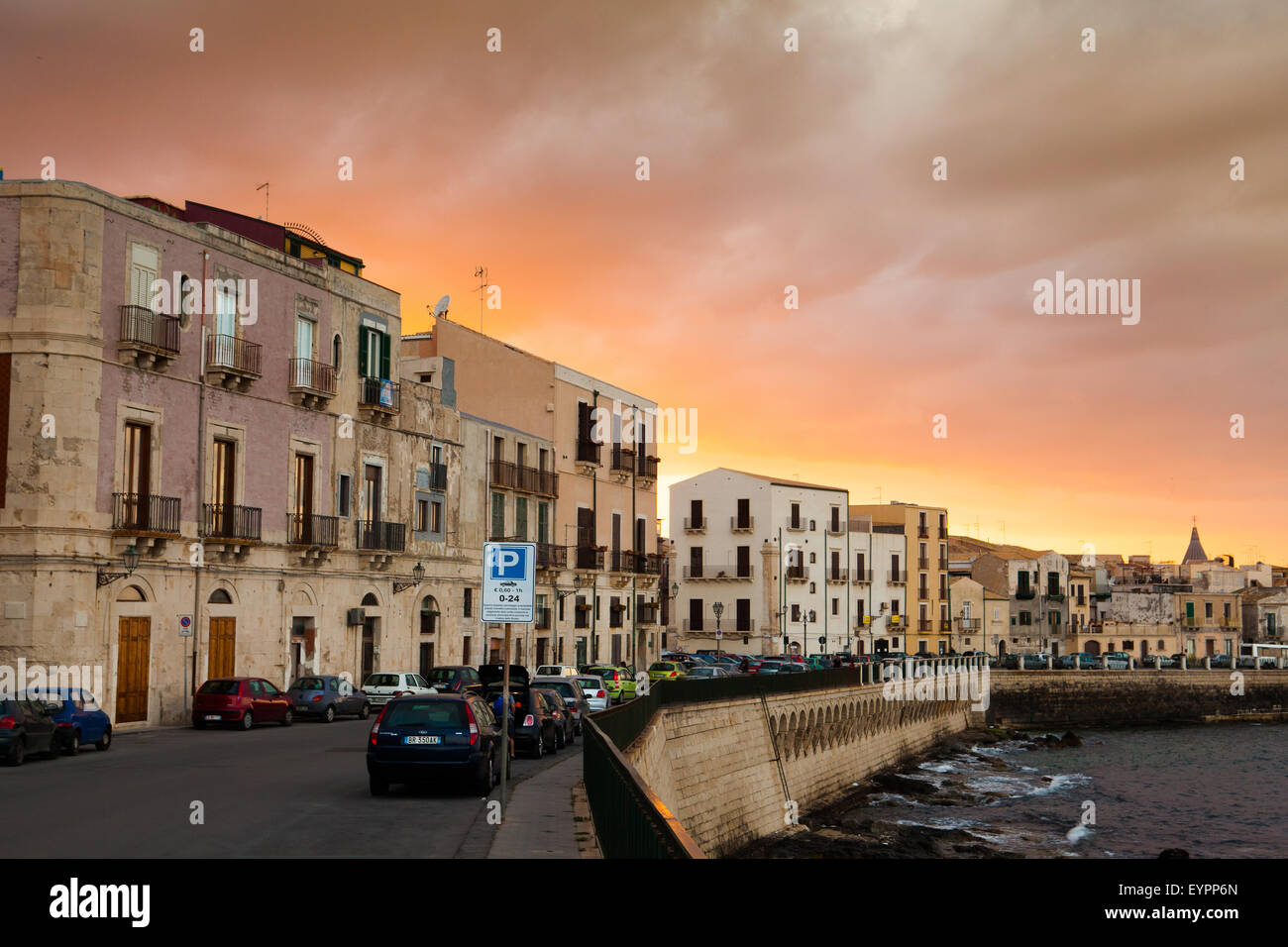 Medium sized boats hi-res stock photography and images - Alamy