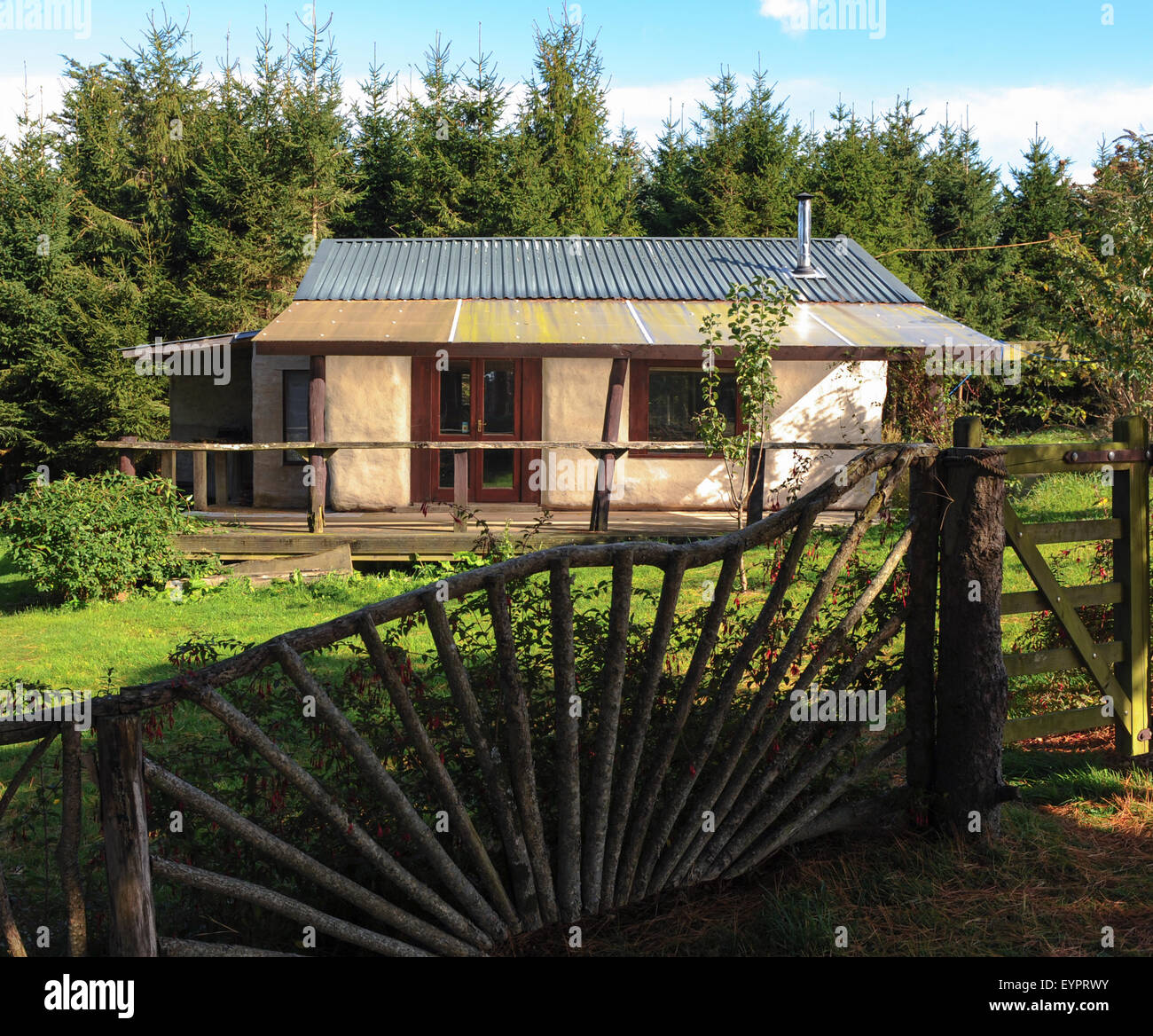 Straw bale house hires stock photography and images Alamy