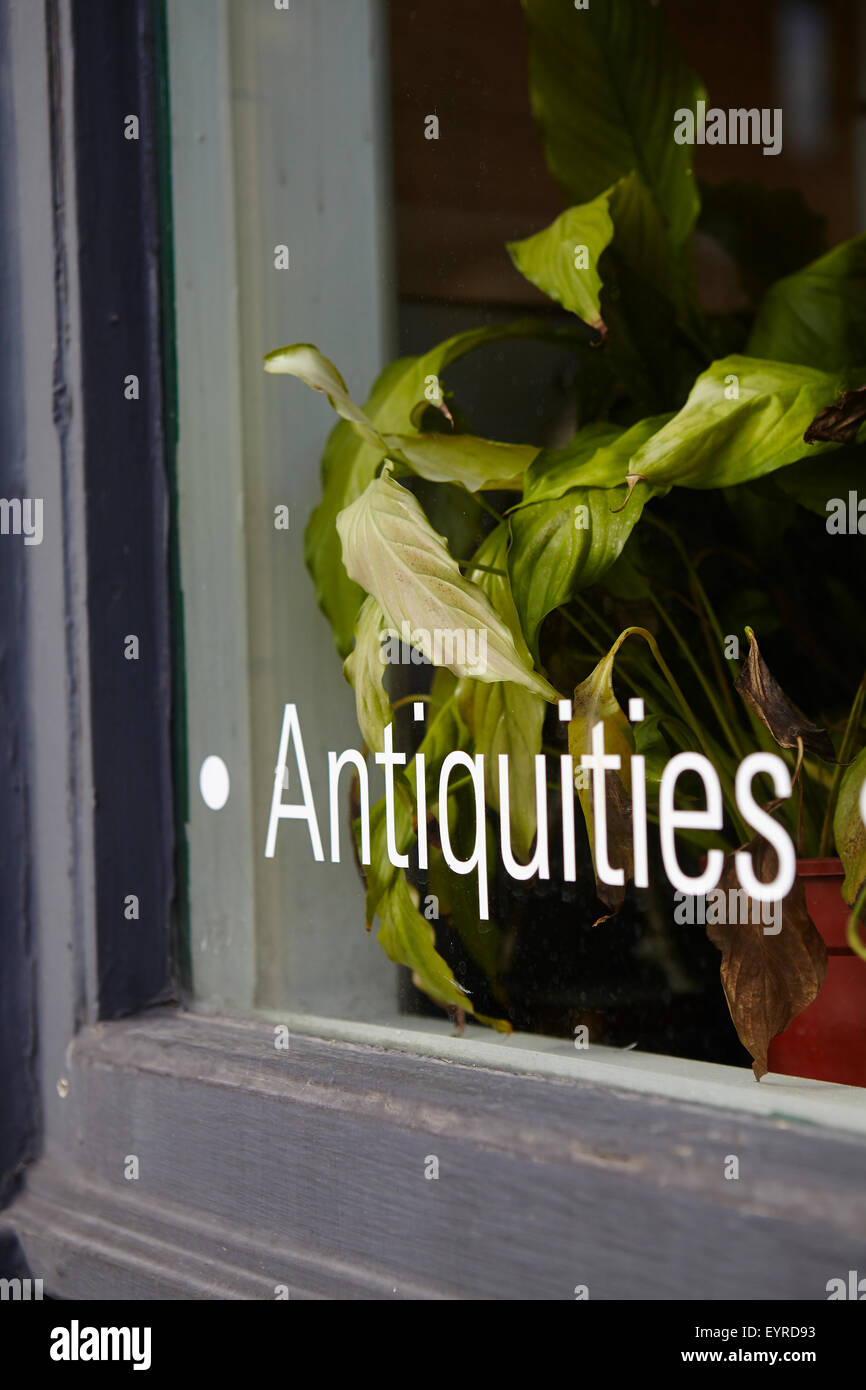 Window of an antiques shop in the Grays Antiques market Stock Photo