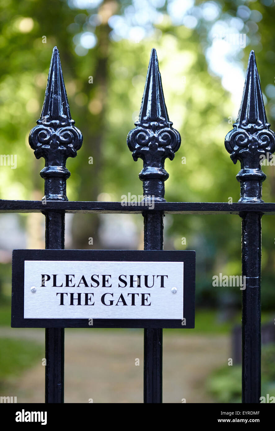 Please Shut the Gate - Sign Stock Photo