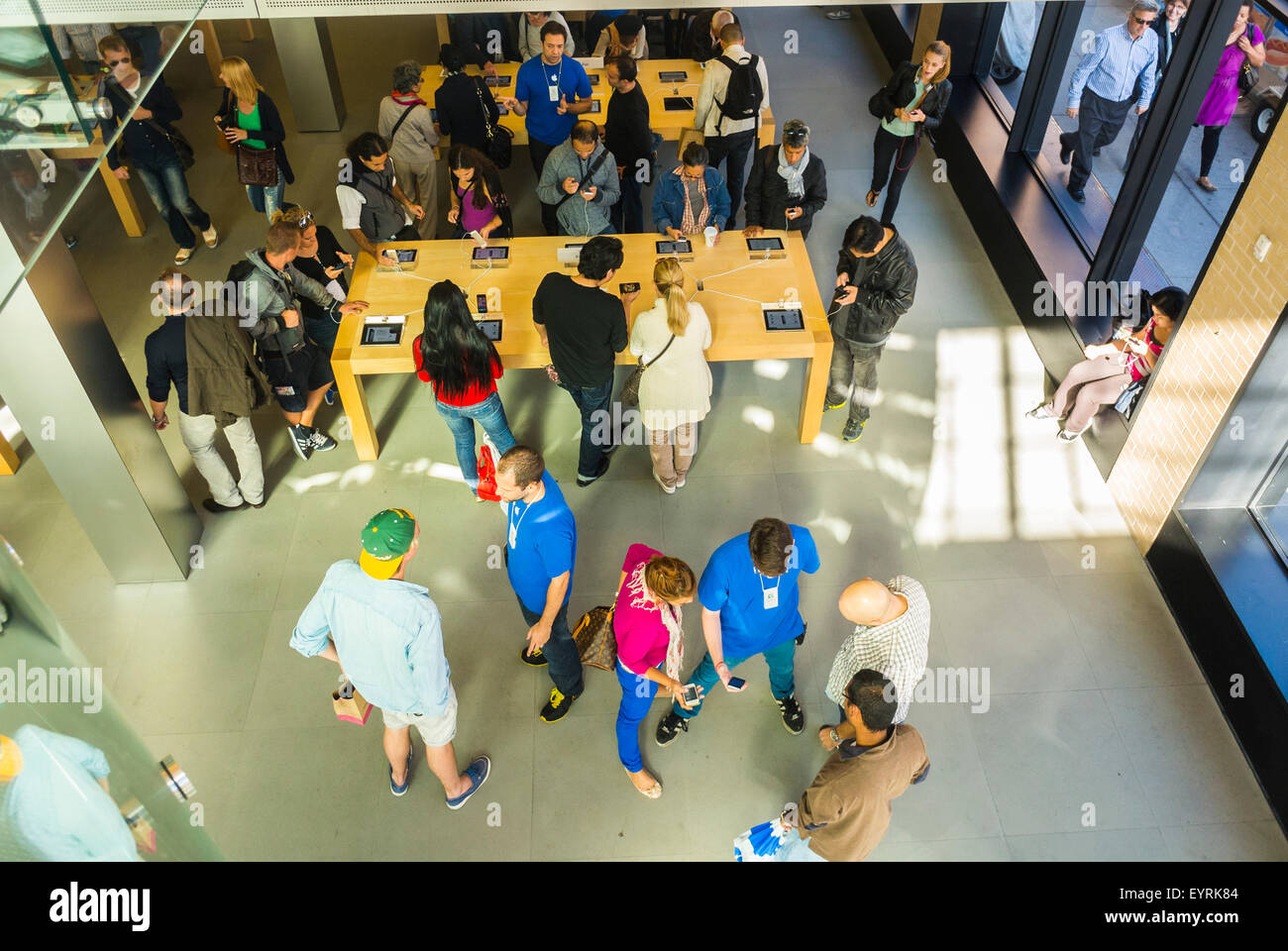 New York City, USA, Aerial Crowd View, inside Apple Store in Manhattan, Meat packing District, apple showroom 'Big Tech' Stock Photo