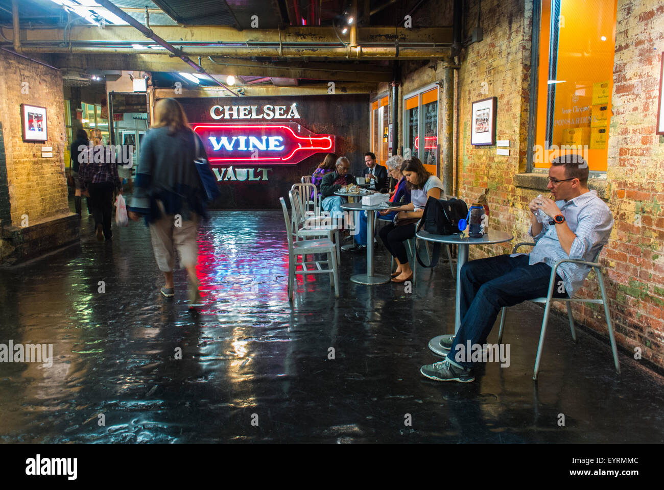 New York City, USA, Crowd People sitting at tables in American Café, Inside Public Food Market, Chelsea Market, Chelsea Wine Store Stock Photo