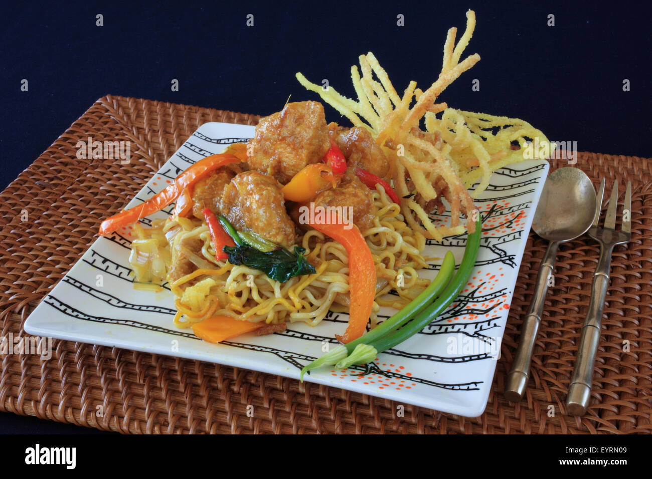 Crispy noodles with chicken in coconut sauce, thai recipe Stock Photo