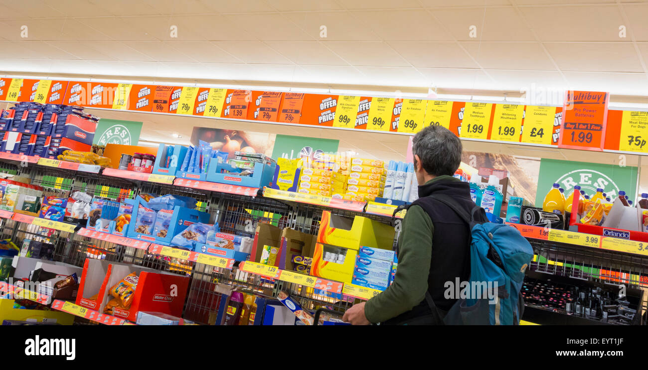 Man shopping in Lidl supermarket. UK Stock Photo Alamy