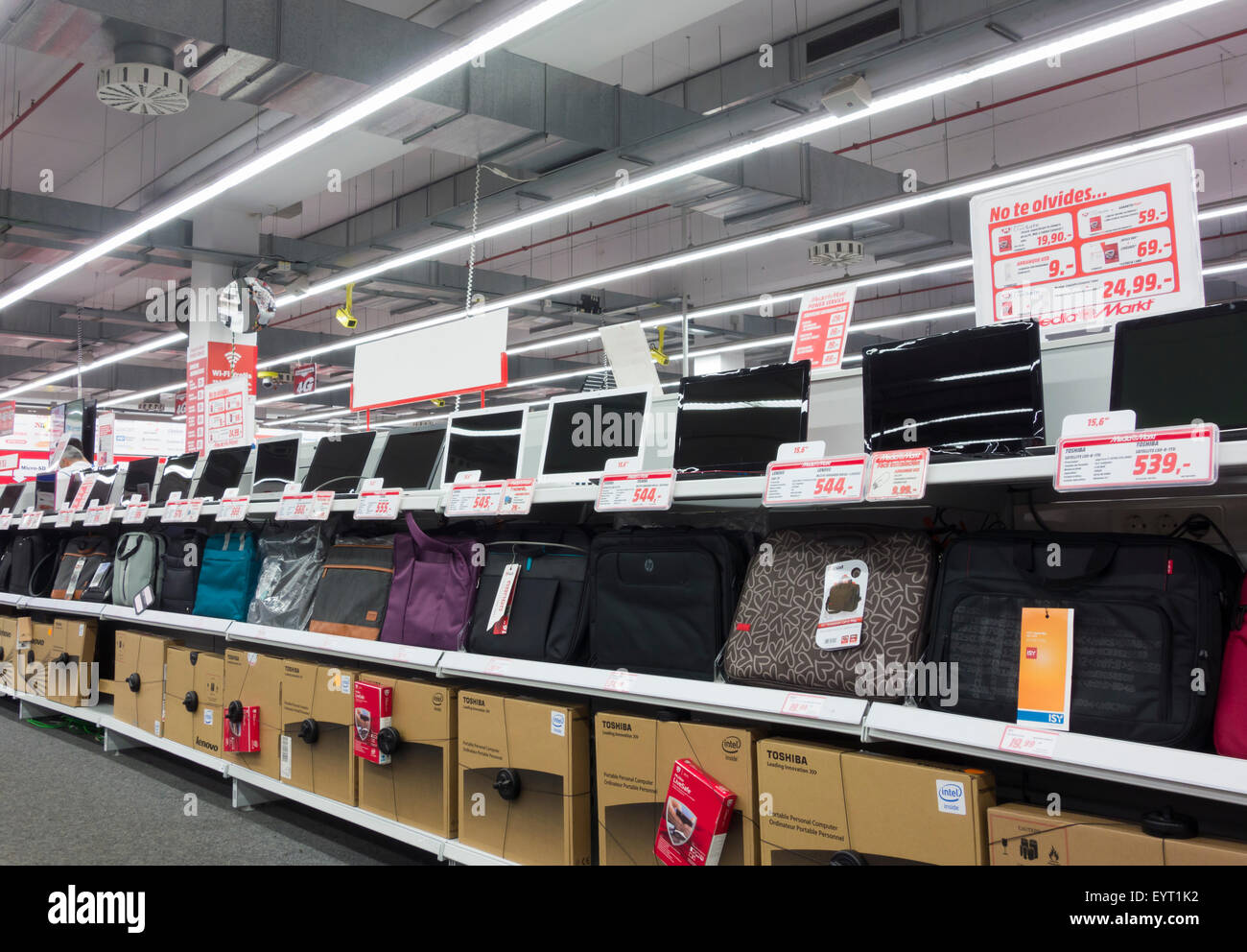 AMSTERDAM, NETHERLANDS - JULY 8, 2017: People walk by Media Markt store in  Amsterdam. Media Markt is the largest consumer electronics store chain in E  Stock Photo - Alamy